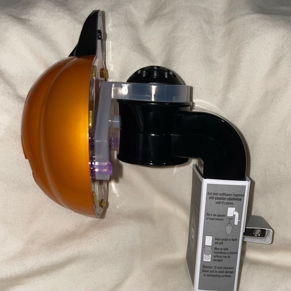 Bath & Body Works Jack O Lantern Pumpkin Wallflower Plug - Picture 3 of 4